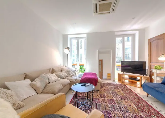 Lovely Large Familial Apartment In Central Nice, Ten Minutes Walk To The Beach!