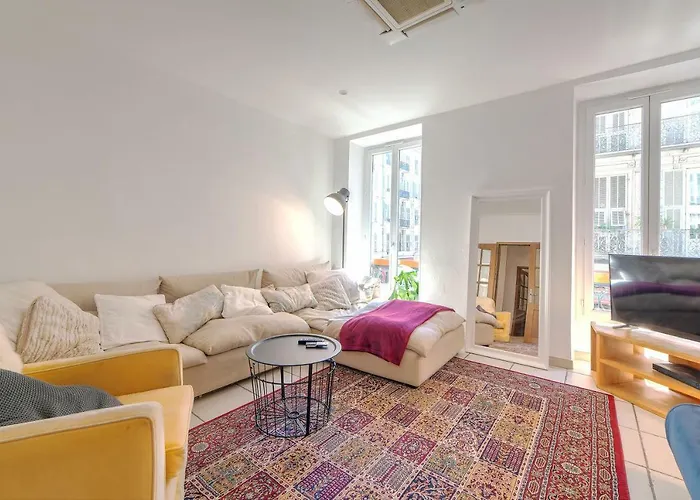 Lovely Large Familial Apartment In Central Nice, Ten Minutes Walk To The Beach!