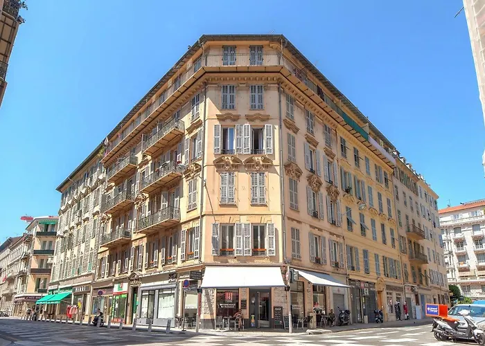 Lovely Large Familial Apartment In Central Nice, Ten Minutes Walk To The Beach!